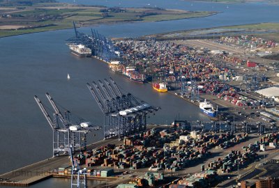 Pracownicy największego portu kontenerowego w Wielkiej Brytanii zaczęli ośmiodniowy str...