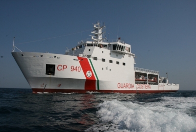 Włochy: Migranci na pokładzie okrętu Straży Przybrzeżnej rozpoczęli głod...