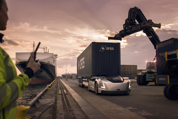 Volvo Trucks przedstawia autonomiczny transport pomiędzy centrum logistycznym a portem