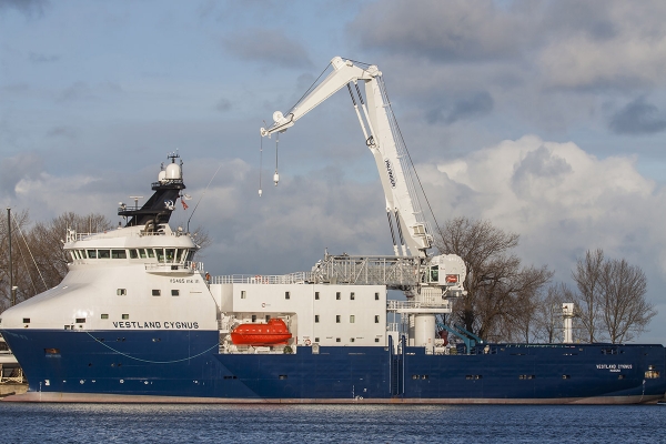 Pierwszy żuraw offshore AHC Palfingera zbudowany i zainstalowany w Polsce