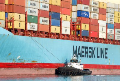 Kontenerowiec Mumbai Maersk ściągnięty z mielizny na Morzu Północnym