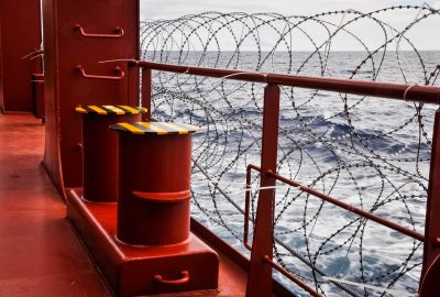 Rząd o prawach pracowniczych marynarzy w razie napaści na statek