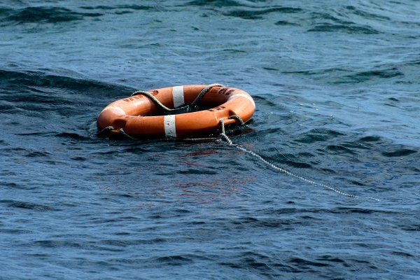Trwają poszukiwania 6 osób zaginionych po wywróceniu się statku