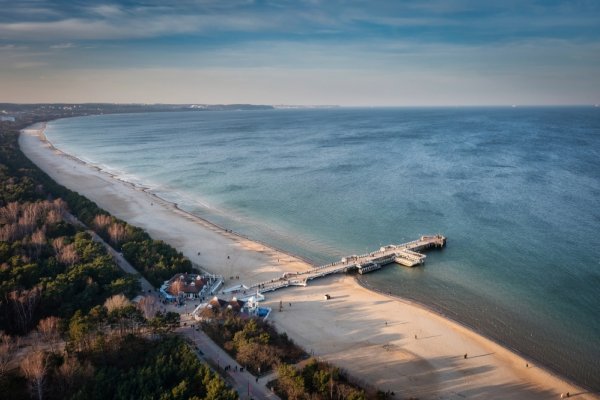 Gdańsk: Trwa poszerzanie plaży w Brzeźnie; zniknie hałda piasku po wcześniejszych praca...