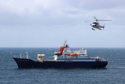 Załoga statku należącego do operatora CMA CGM uratowała uczestnika regat Vendée Globe...