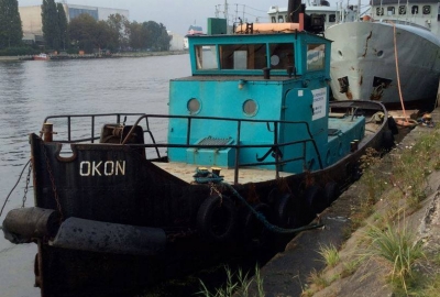 Prawie stuletni holownik przypłynął do Stoczni Rybackiej w Gdańsku