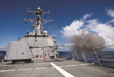 BAE Systems dostarczy US Navy zmodernizowane armaty morskie Mk 45