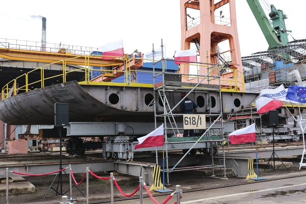 Położono stępkę pod budowę statku wielozadaniowego dla Urzędu Morskiego w Szczecinie...