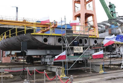 Położono stępkę pod budowę statku wielozadaniowego dla Urzędu Morskiego w Szczecinie...