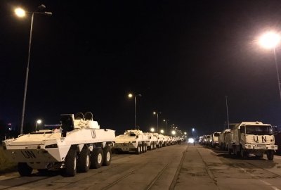 W Szczecinie rozpoczął się załadunek wojskowych pojazdów na statek do Libanu