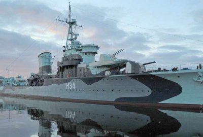 Marynarze z okrętu-muzeum ORP Błyskawica uratowali tonącą kobietę