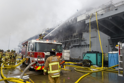 60 osób doznało obrażeń w pożarze amerykańskiego okrętu