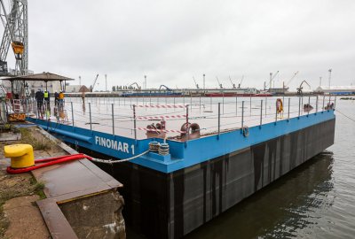 Stocznia Finomar zbudowała dla siebie zanurzalny ponton do wodowań i tra...