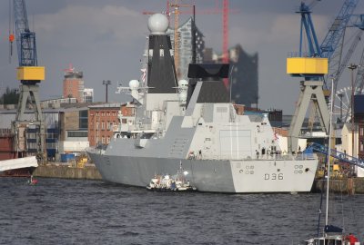 BBC: ponad 20 samolotów i dwa rosyjskie okręty podążały za HMS Defender