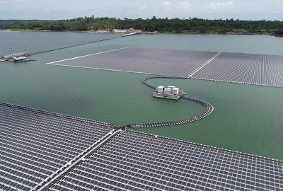 pływająca elektrownia słoneczna w Tajlandii