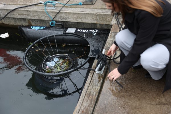 Kolejny morski kosz na śmieci zacumuje w gdańskiej marinie
