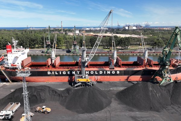 Tylko w sierpniu do Gdańska przypłynęło ponad 1 mln ton węgla
