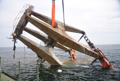 Albatros Gdańsk podjął z dna Bałtyku dźwig, który zatonął w ubiegłym roku