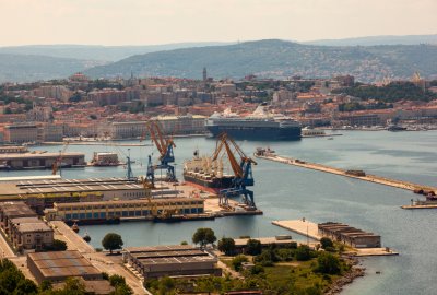 Szef MSZ Węgier: nasze firmy mają od 2026 roku wykorzystywać port w Trieście dla celów ...