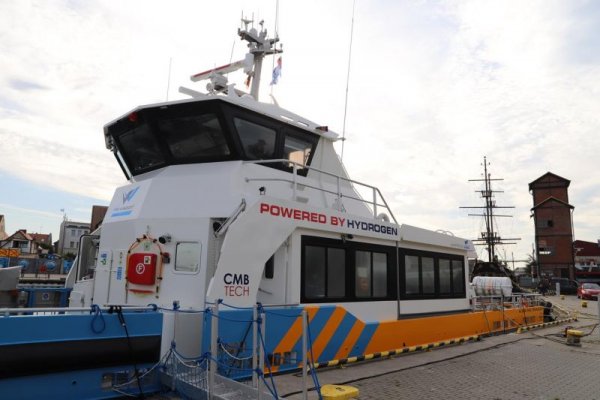 Ustka: RWE i FRS Windcat Polska prezentują napędzaną wodorem jednostkę CTV do transport...