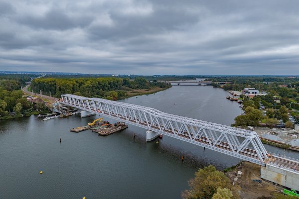 Szczecin: Pierwsze pociągi przejechały przez nowy most na Regalicy