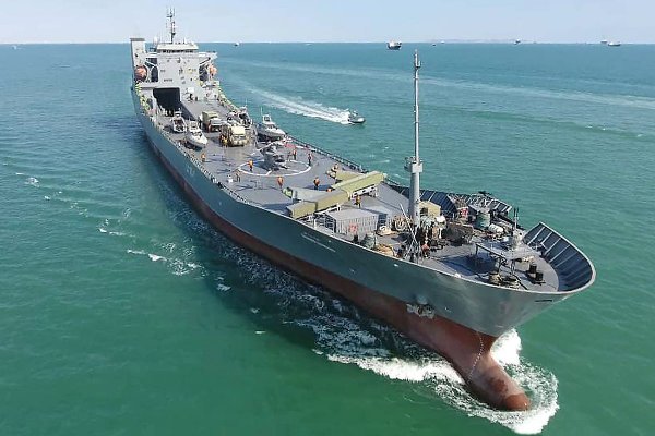 ''WSJ'': irański okręt szpiegowski pomaga Hutim w atakach na statki komercyjne