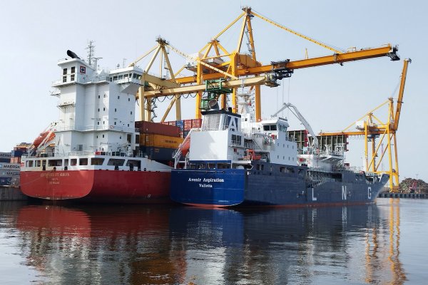 Pierwsze bunkrowanie statku paliwem LNG w porcie Kłajpeda