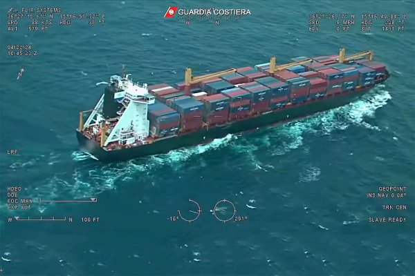 Kolizja kontenerowca i statku towarowego u wybrzeży Sycylii