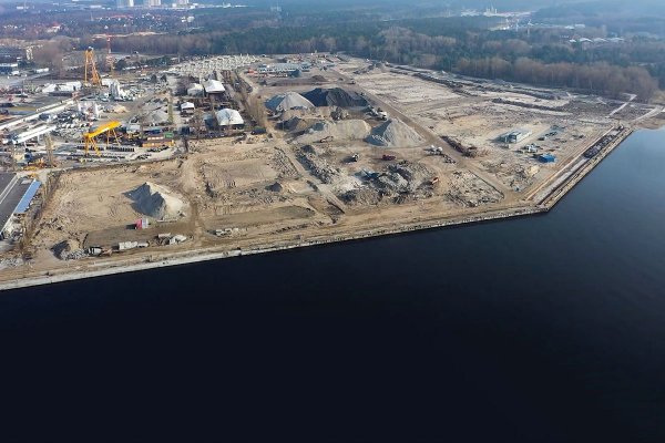 Terminal instalacyjny w Świnoujściu - rozpoczęto prace czerpalne