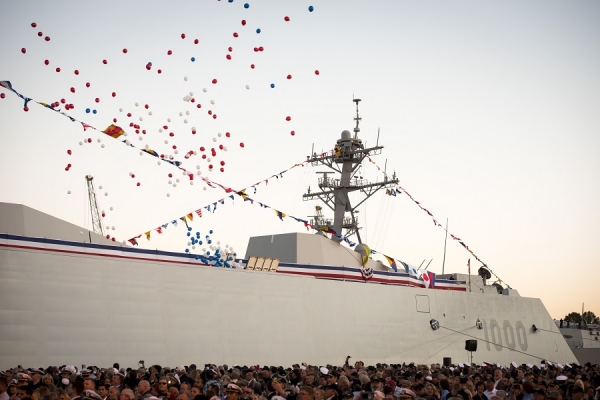 USS Zumwalt przekazany amerykańskiej marynarce wojennej