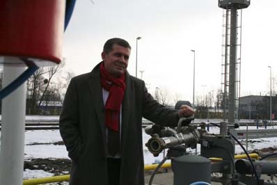 Prezes Bernard Cichocki przy w pełni zautomatyzowanym stanowisku do przeładunku płynnego LPG