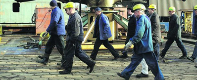 W poniedziałek ze stoczni odejdzie pierwszych 70 pracowników (© Tomasz Bołt)