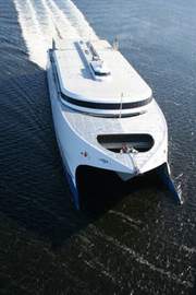 Katamaran w barwach LD