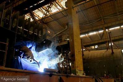 Pracujący stoczniowiec