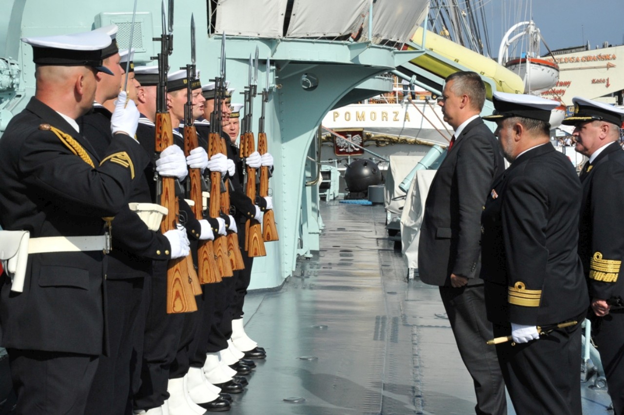 Powitanie szefa MON na ORP Błyskawica Powitanie szefa MON na ORP Błyskawica
