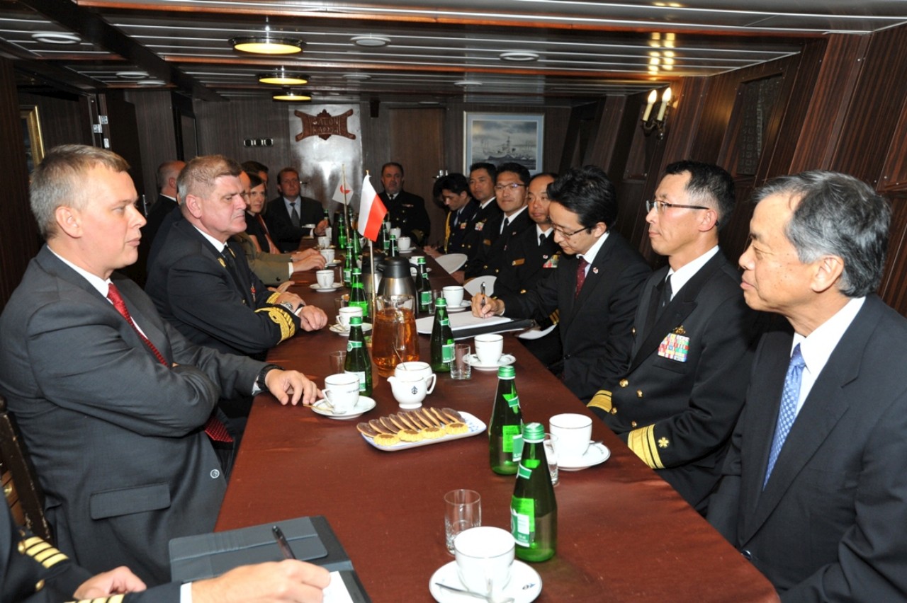 Spotkanie z ambasadorem Japonii i dowódcą japońskiego zespołu okrętów Spotkanie z ambasadorem Japonii i dowódcą japońskiego zespołu okrętów