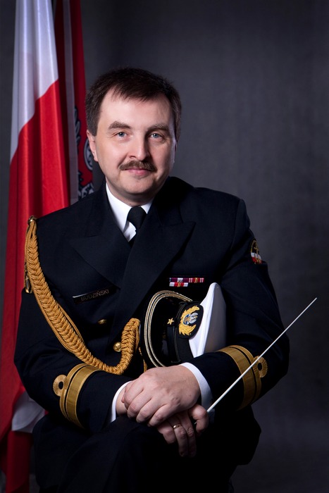 Kmdr ppor. Maciej Budziński, kapelmistrz Orkiestry Reprezentacyjnej Marynarki Wojennej Kmdr ppor. Maciej Budziński, kapelmistrz Orkiestry Reprezentacyjnej Marynarki Wojennej