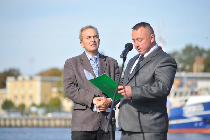 Grzegorz Hałubek (z lewej) i Daniel Manuszewski prezentują postulaty środowiska rybackiego Grzegorz Hałubek (z lewej) i Daniel Manuszewski prezentują postulaty środowiska rybackiego