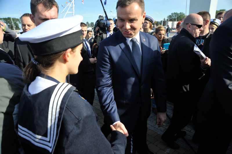 Prezydent RP Andrzej Duda w czasie spotkania z uczniami Zespołu Szkół Morskich w Darłowie Prezydent RP Andrzej Duda w czasie spotkania z uczniami Zespołu Szkół Morskich w Darłowie