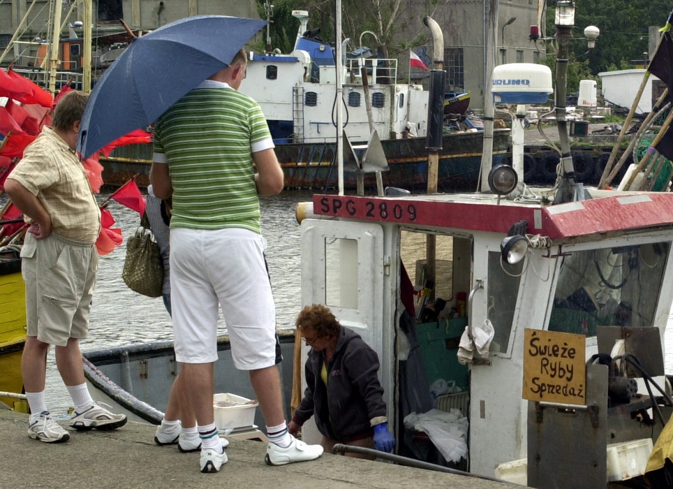 Sprzedaż ryb z kutra