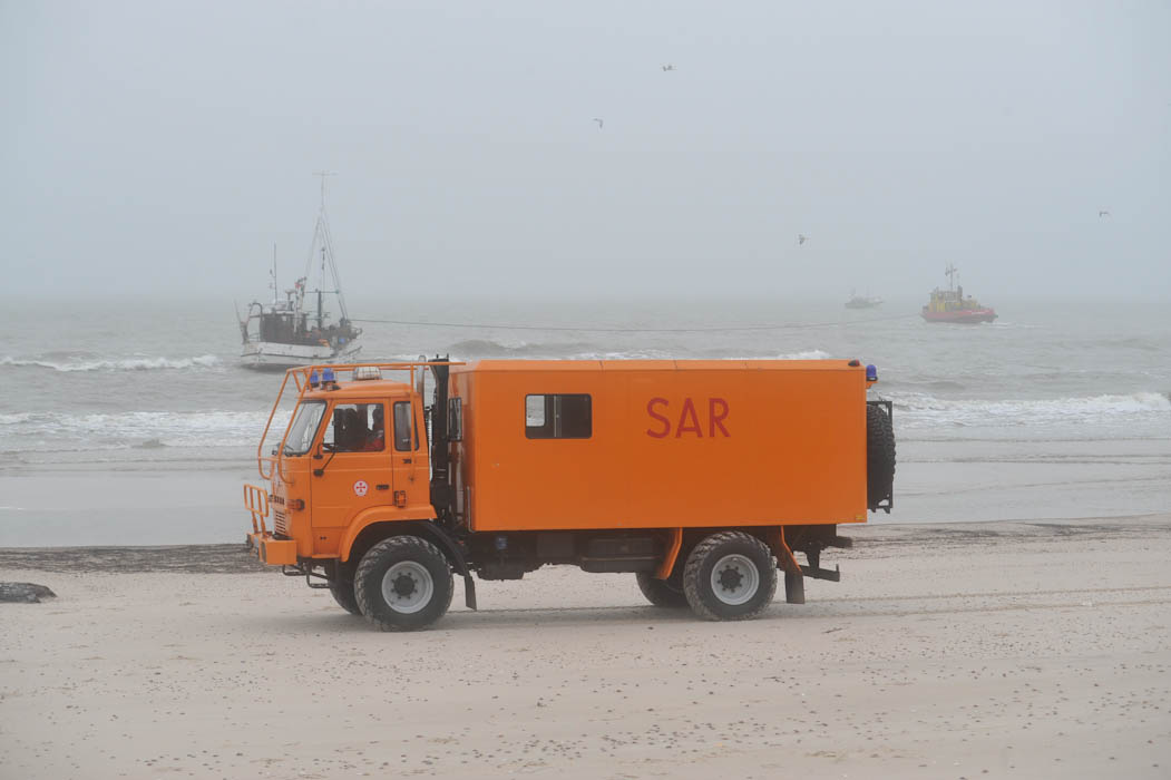 Kuter rybacki zdryfował na plażę koło Ustki