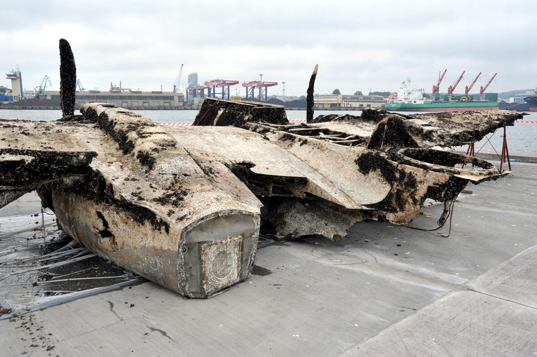 Wrak bombowca Douglas A-20 wydobyty z Bałtyku
