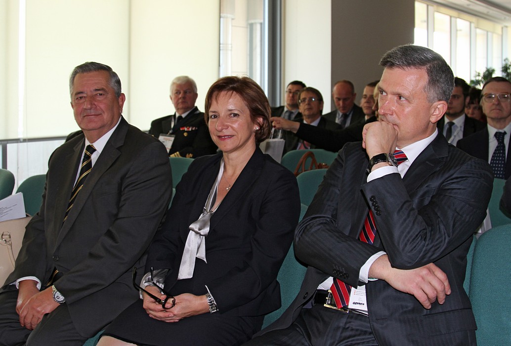 Piotr Soyka, przewodniczący rady nadzorczej Remontowa SA, Anna Wypych-Namiotko, podsekretarz stanu w Ministerstwie Transportu, Budownictwa i Gospodarki Morskiej oraz Slawomir T. Kalicki, orragnizator i lider panelu Gospodarka Morska Forum