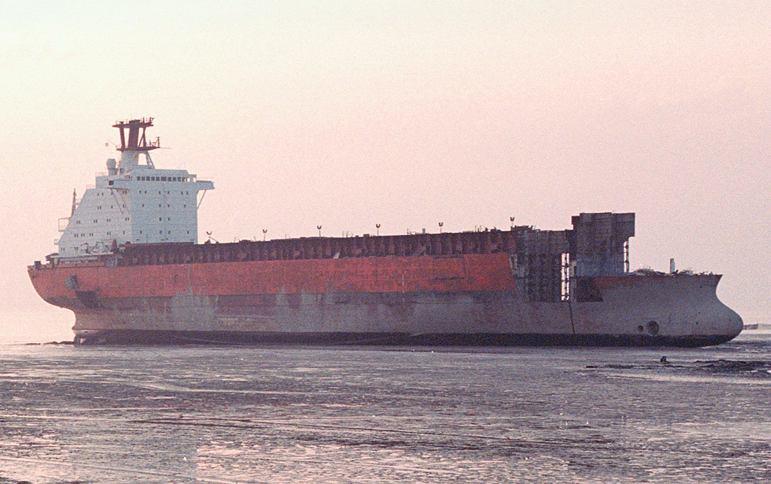 Złomowany kontenerowiec armatora Hamburg Süd na okładce płyty Złomowany kontenerowiec armatora Hamburg Süd na okładce płyty