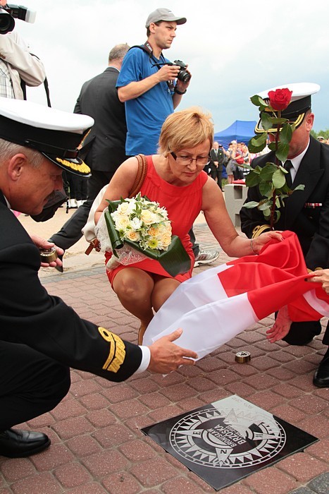 Kontradmirał Czesław Dyrcz odbiera odznakę 