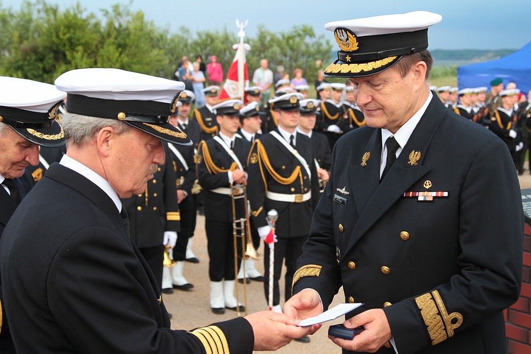 Prof. Daniel Duda, organizator imprezy, dekorowany odznaczeniem