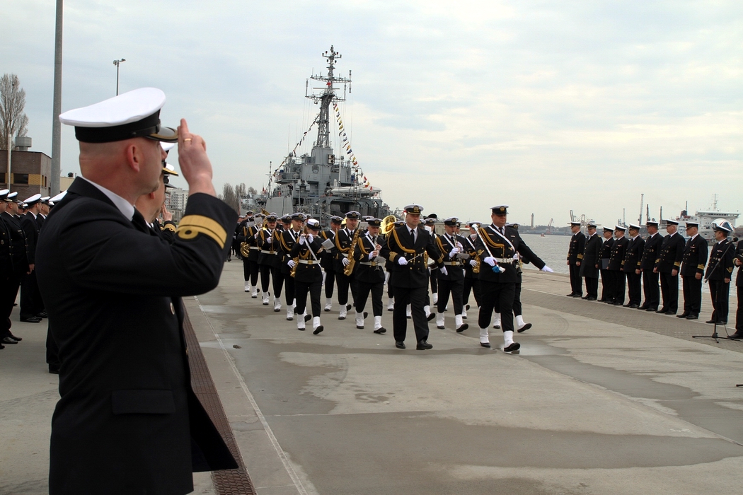 Parada z udziałem orkiestry wojskowej