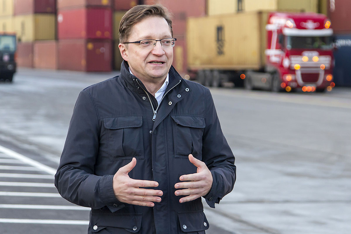 Rekordowe, 500-tysięczne w tym roku TEU, zawarte w załadowywanym dzisiaj na statek kontenerze