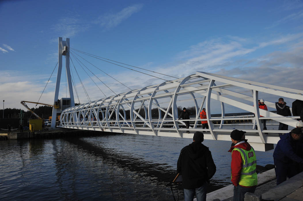 Kładka połączyła wschodnią i zachodnią część usteckiego portu