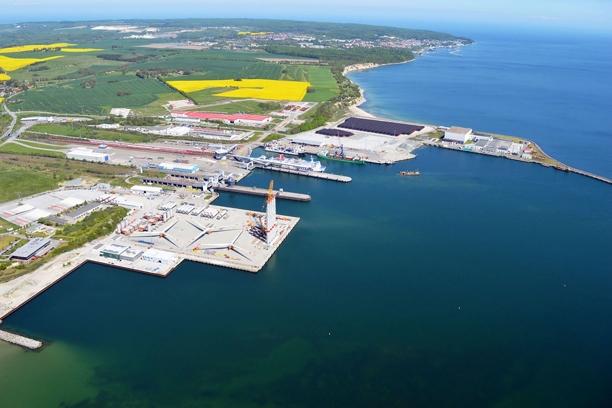 Mukran - port instalacyjny morskich farm wiatrowych i rurociągów podmorskich